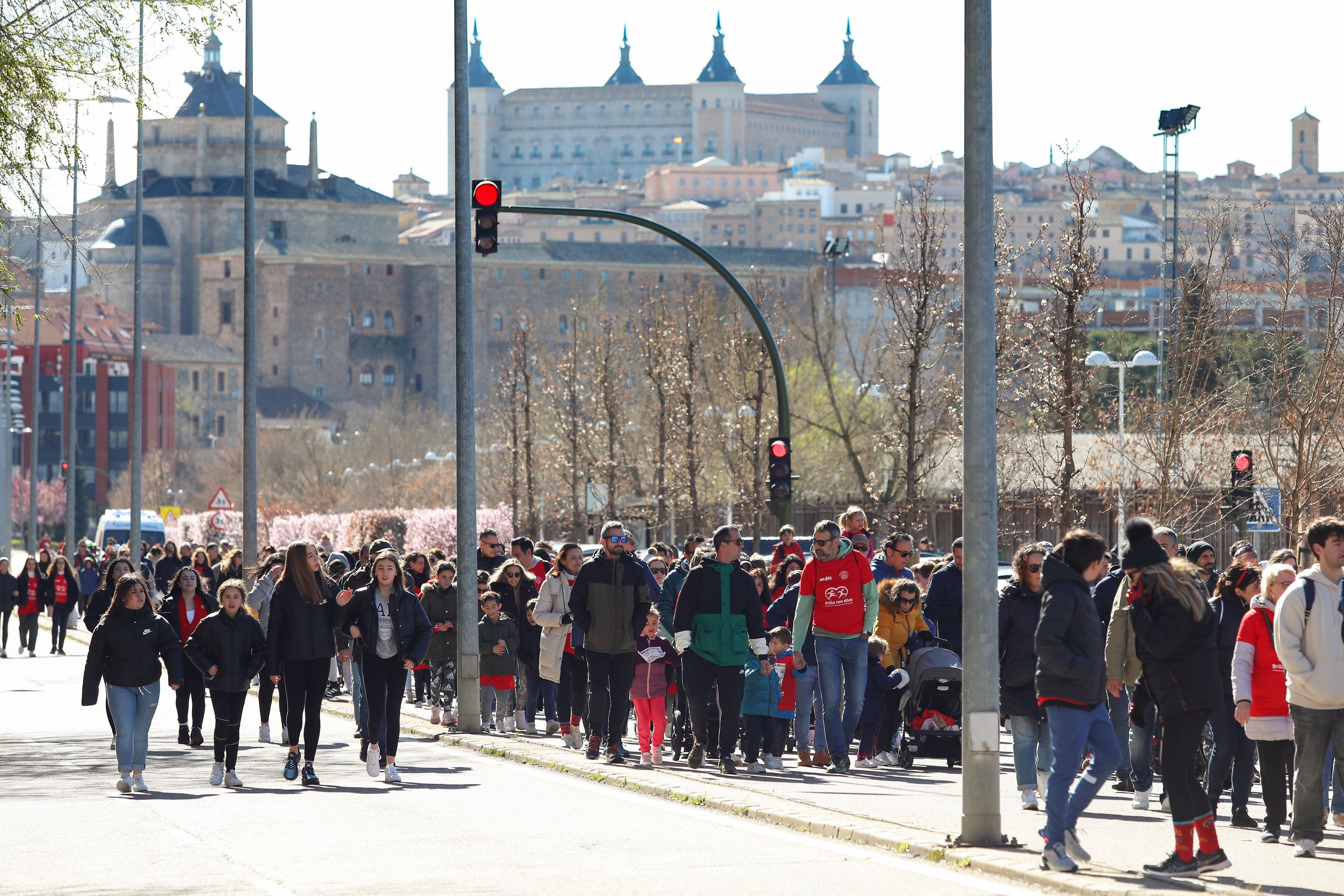 Toledo se vuelca con la marcha y la carrera &#039;Brilla con ellos&#039; contra el cáncer infantil