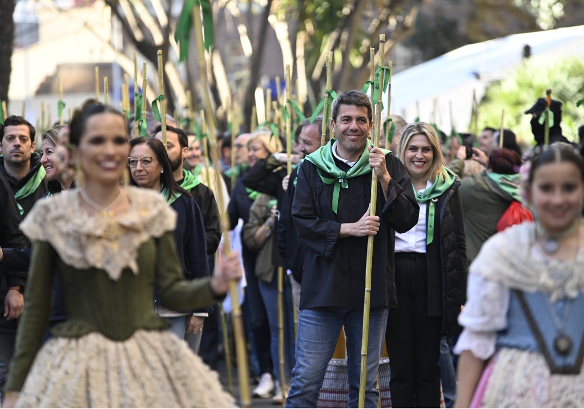El presidente de la Generalitat Valenciana, Carlos Mazón, en la 'Romeria de les Canyes' de Castellón, este domingo.