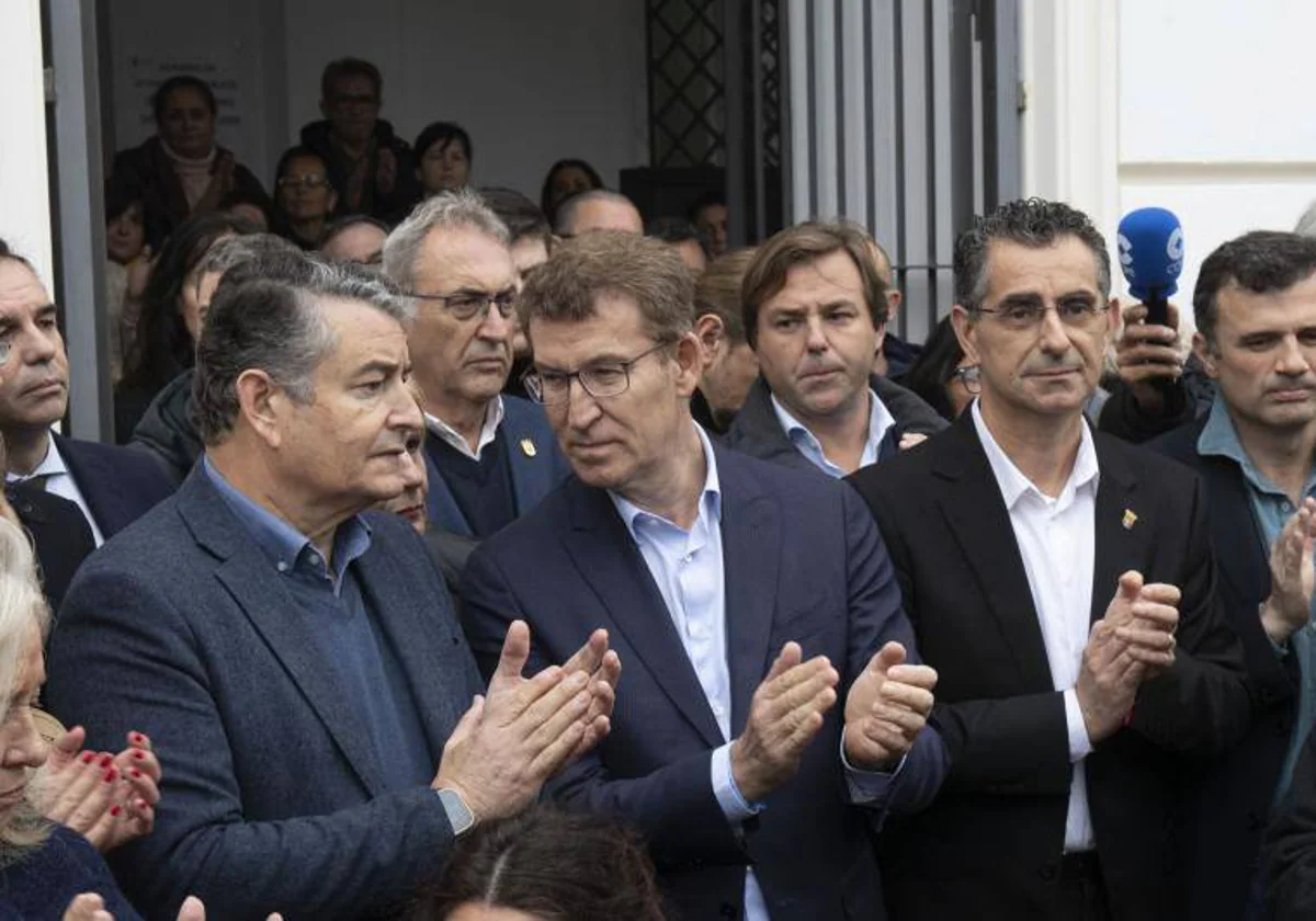 El alcalde de Barbate junto a Alberto Núñez Feijóo y Antonio Sanz