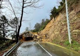 Un desprendimiento de tierra en País Vasco obliga a cerrar una carretera durante dos o tres meses