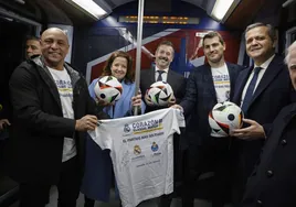 Ex jugadores y consejeros, en el Metro promocinando el partido benéfico