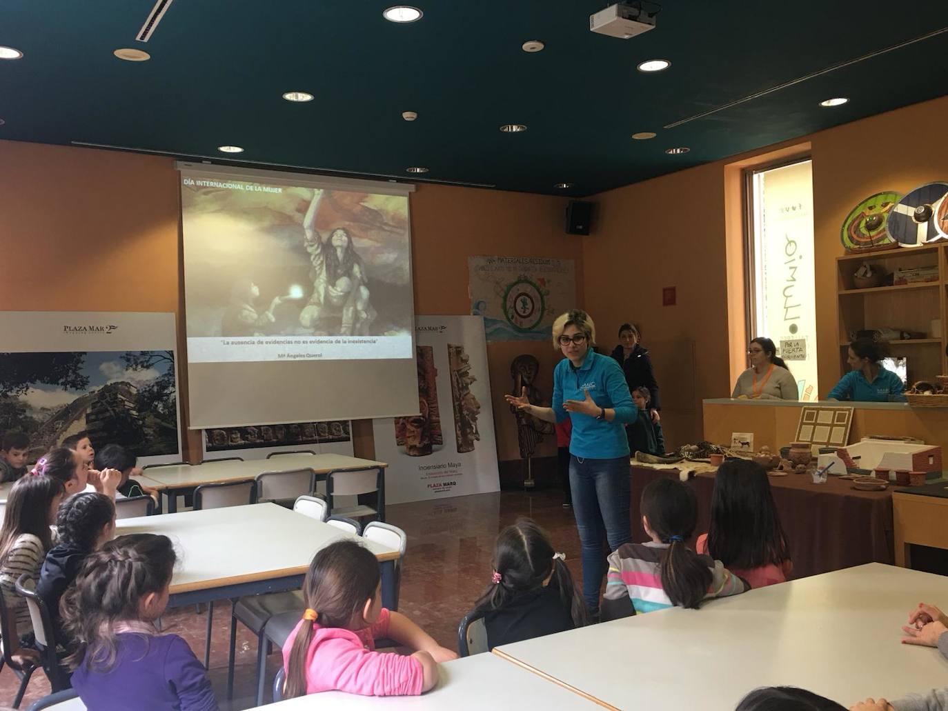 Imagen de una de las charlas infantiles de la Fundación CV MARQ