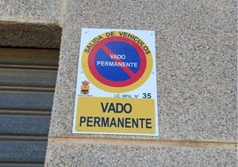 Un Ayuntamiento socialista tarda cuatro meses en darle la placa del vado a una familia por no tenerla en español