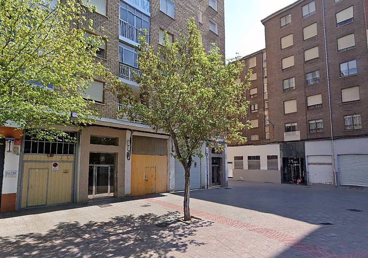 Plaza de San Bruno, por la que se entraba a la lonja donde tenía almacenado el material