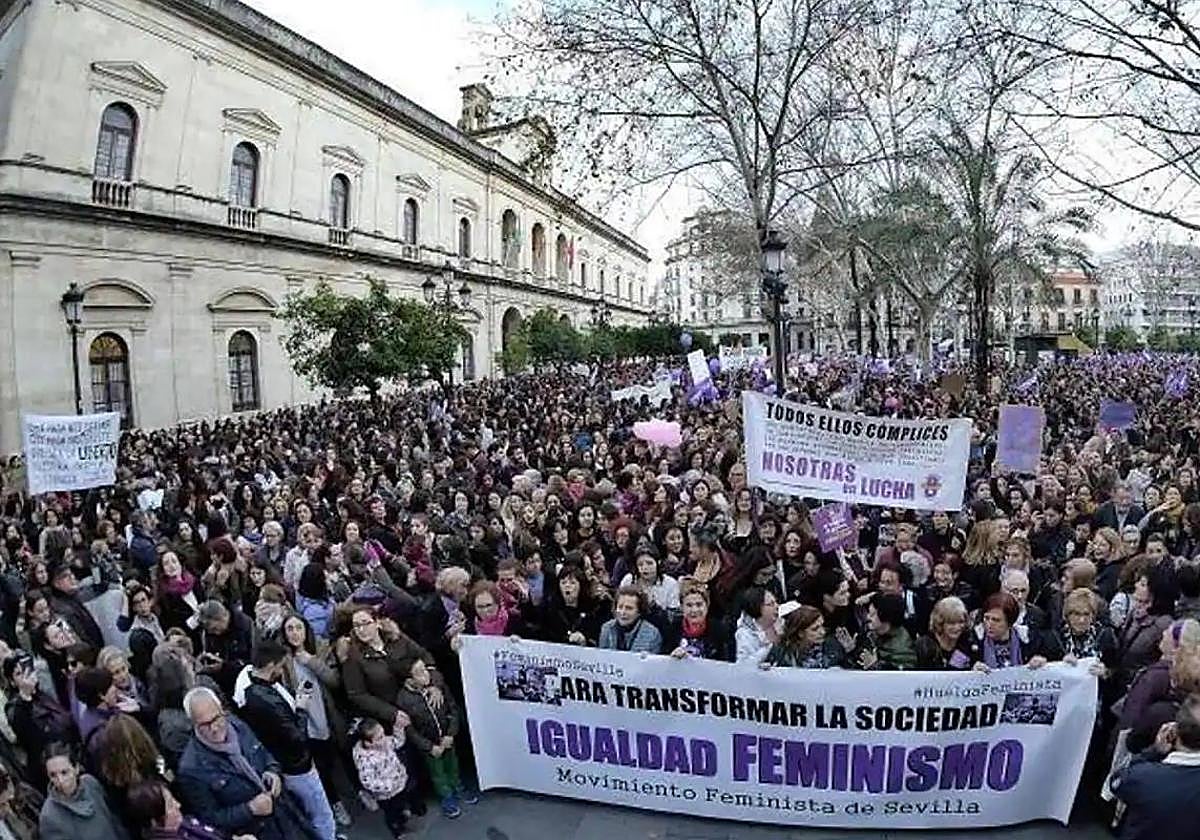 Manifestación feminista en la Plaza Nueva de Sevilla en 2023