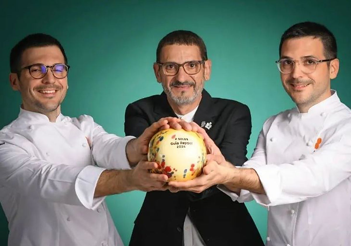 Salvador Jordà y sus hijos, los gemelos Màrius y Joan, han ganado dos soles para el Empòrium