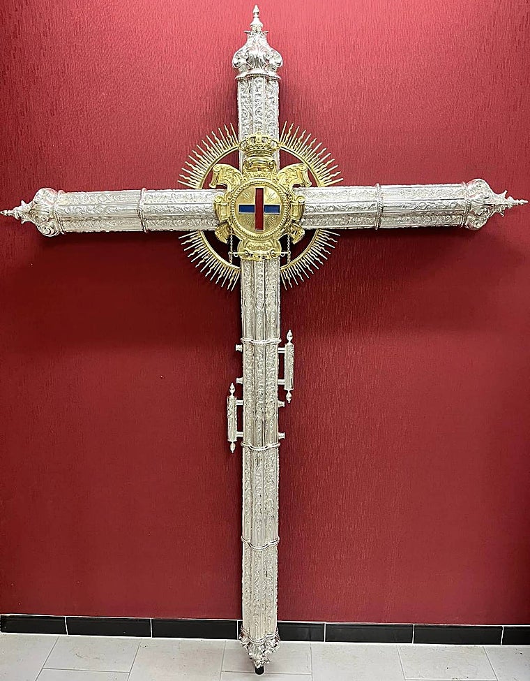 La cruz de guía, tras los trabajos para aligerarla y restaurarla