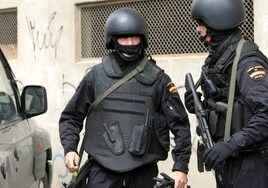 Un policía judicial de Vigo consigue que le abonen su ropa de paisano de siete años