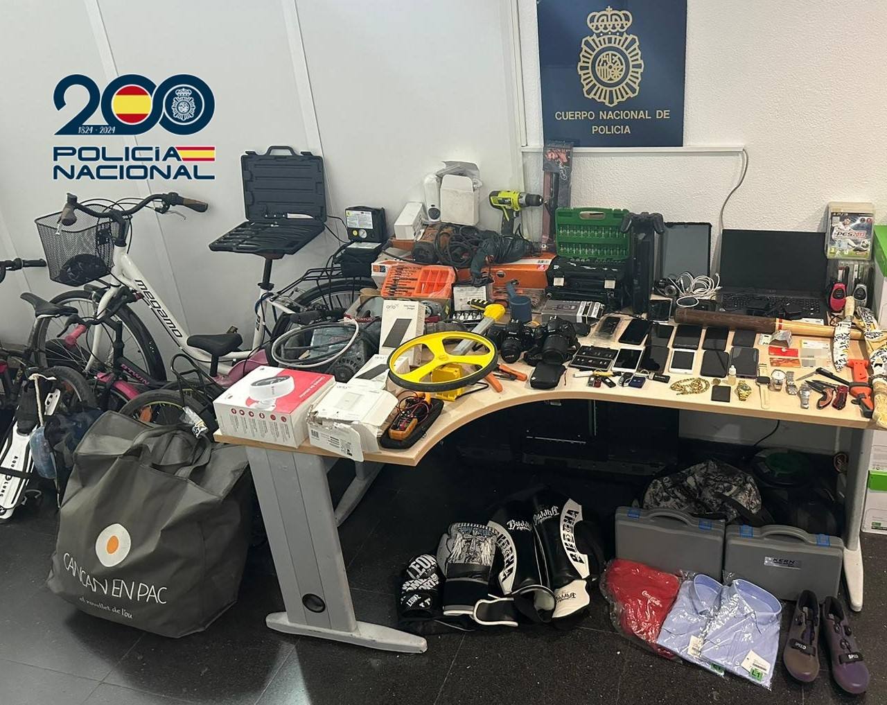 Imagen de parte de los objetos receptados por los detenidos