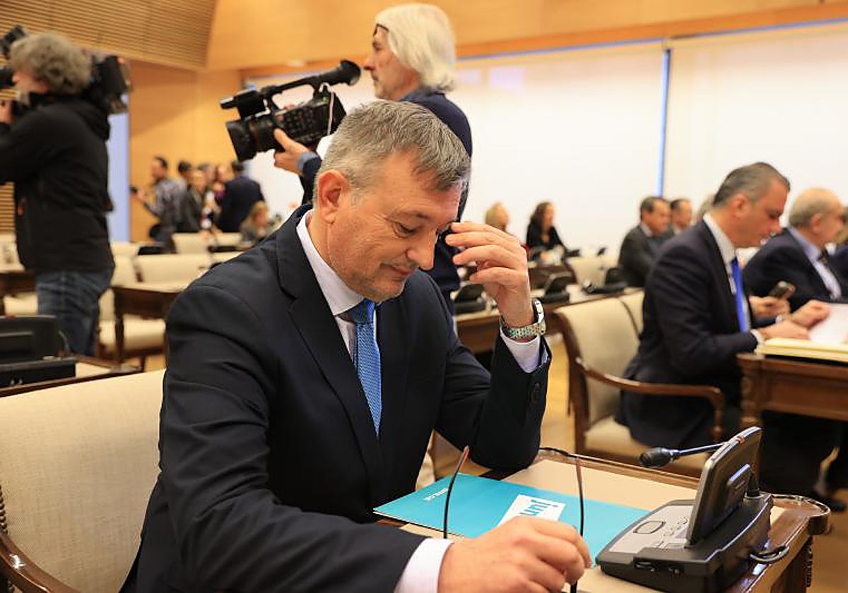 El portavoz de Junts en la Comisión de Justicia, Josep Maria Cervera, durante la sesión del órgano parlamentario