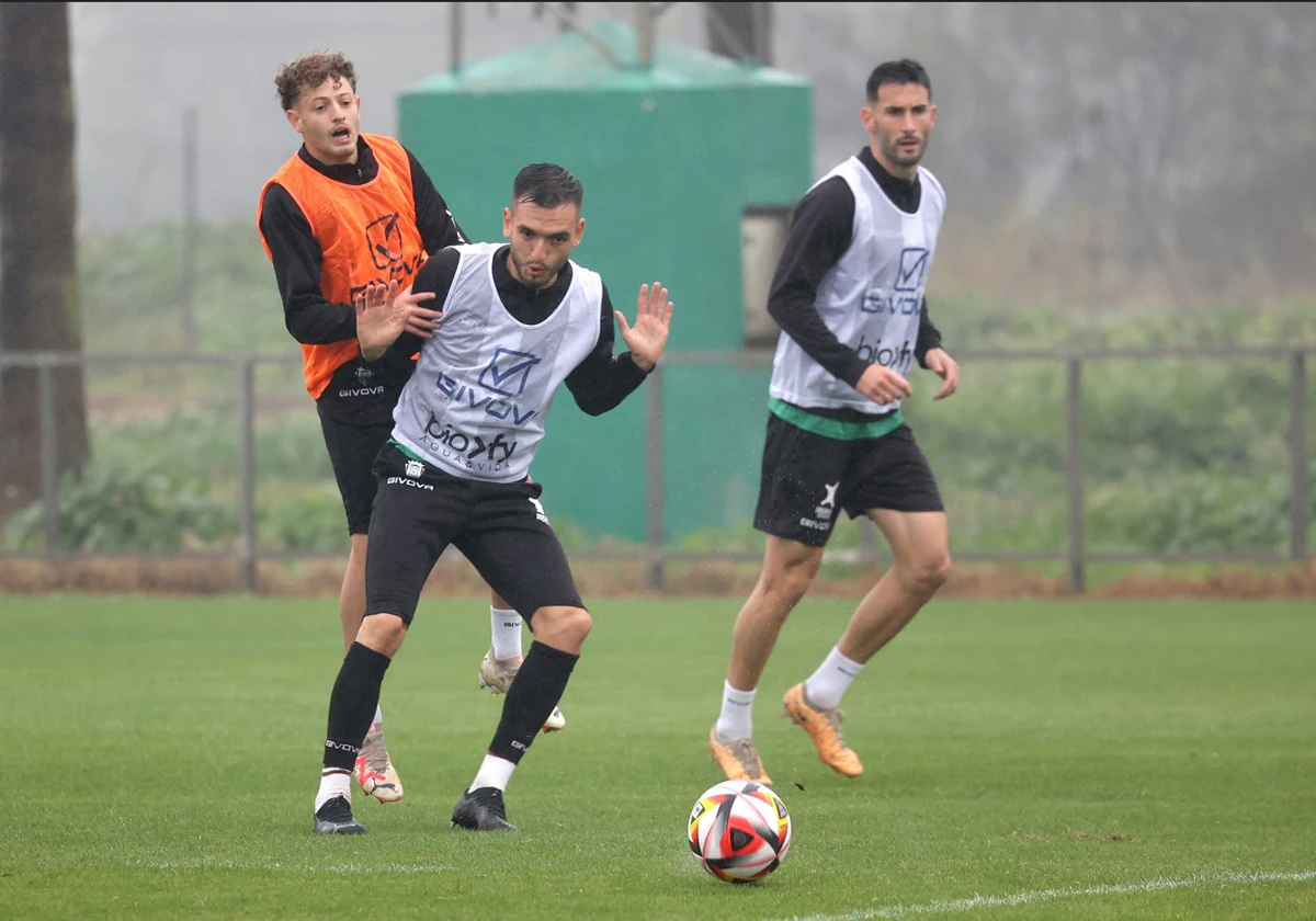 El central Adri Lapeña durante un entrenamiento en la Ciudad Deportiva