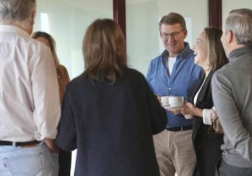 La cumbre de Feijóo y sus barones en Córdoba: sin móviles, largas reuniones y retiro en hotel