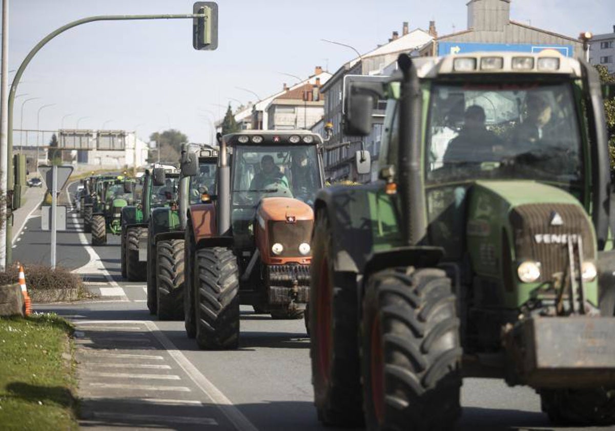 Manifestación de agricultores reclamando la mejora de condiciones para el rural, en Santiago, este febrero