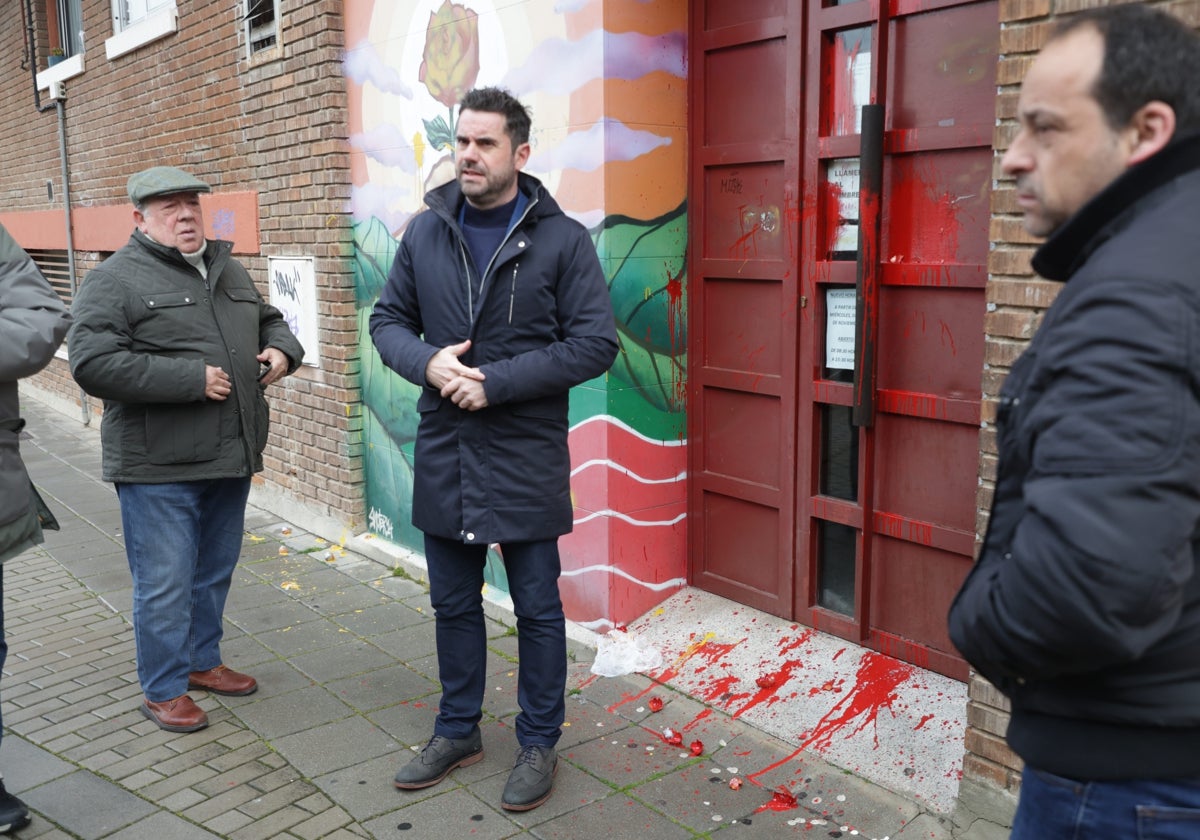 Fagúndez, a las puertas de la sede del PSOE en Zamora