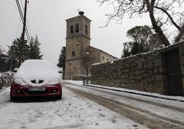 La nieve complica la circulación en la sierra de Madrid, con cadenas obligatorias en casi todos los puertos