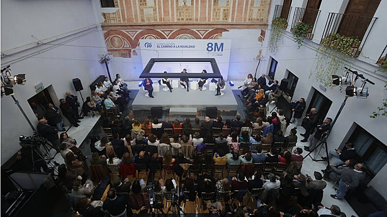 Feijóo y el 8M: «No puede dar lecciones de Igualdad quien dice abolir la prostitución y gasta el dinero público en prostíbulos»