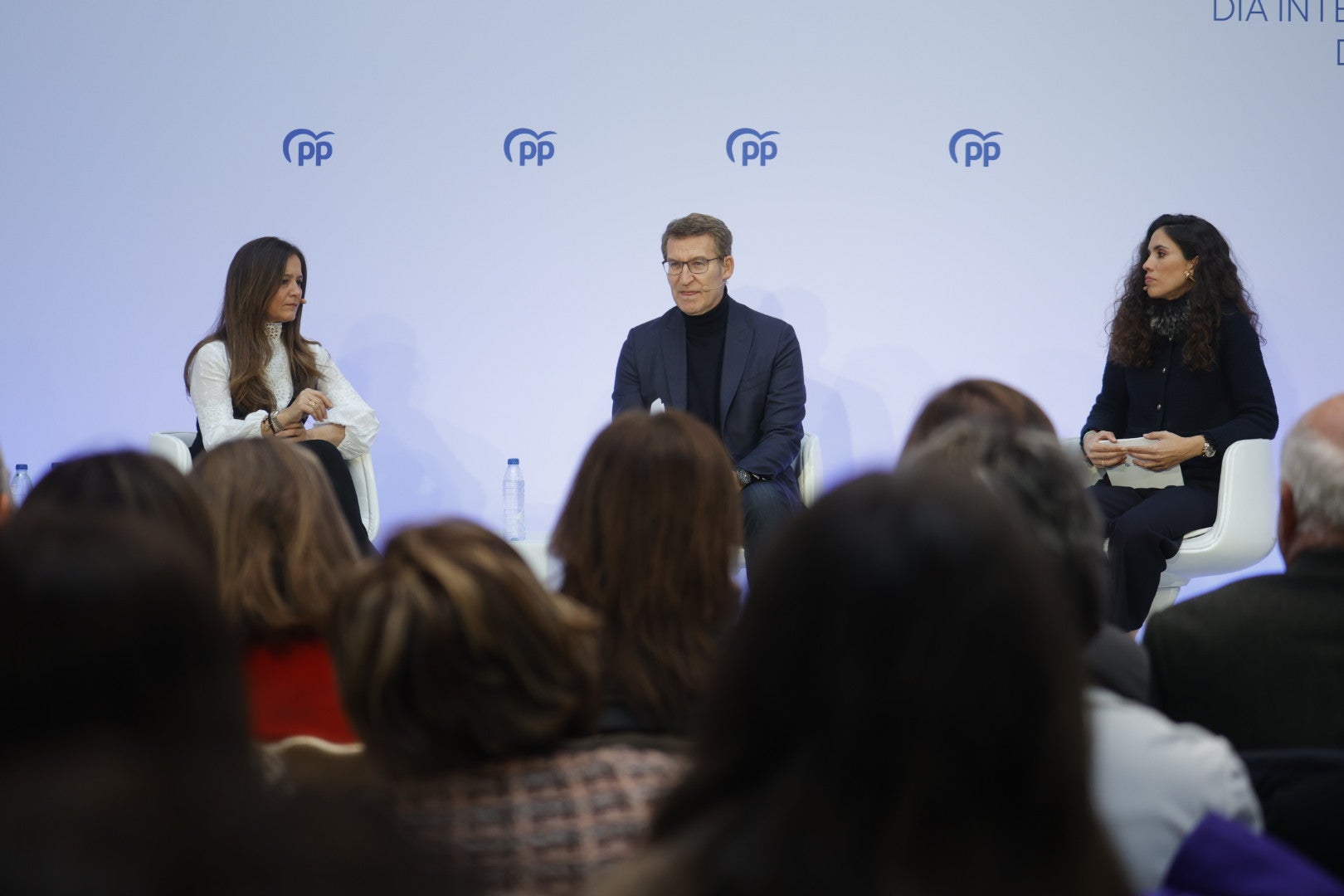 Fotos: el acto de Feijóo y el PP en Córdoba por el Día de la Mujer