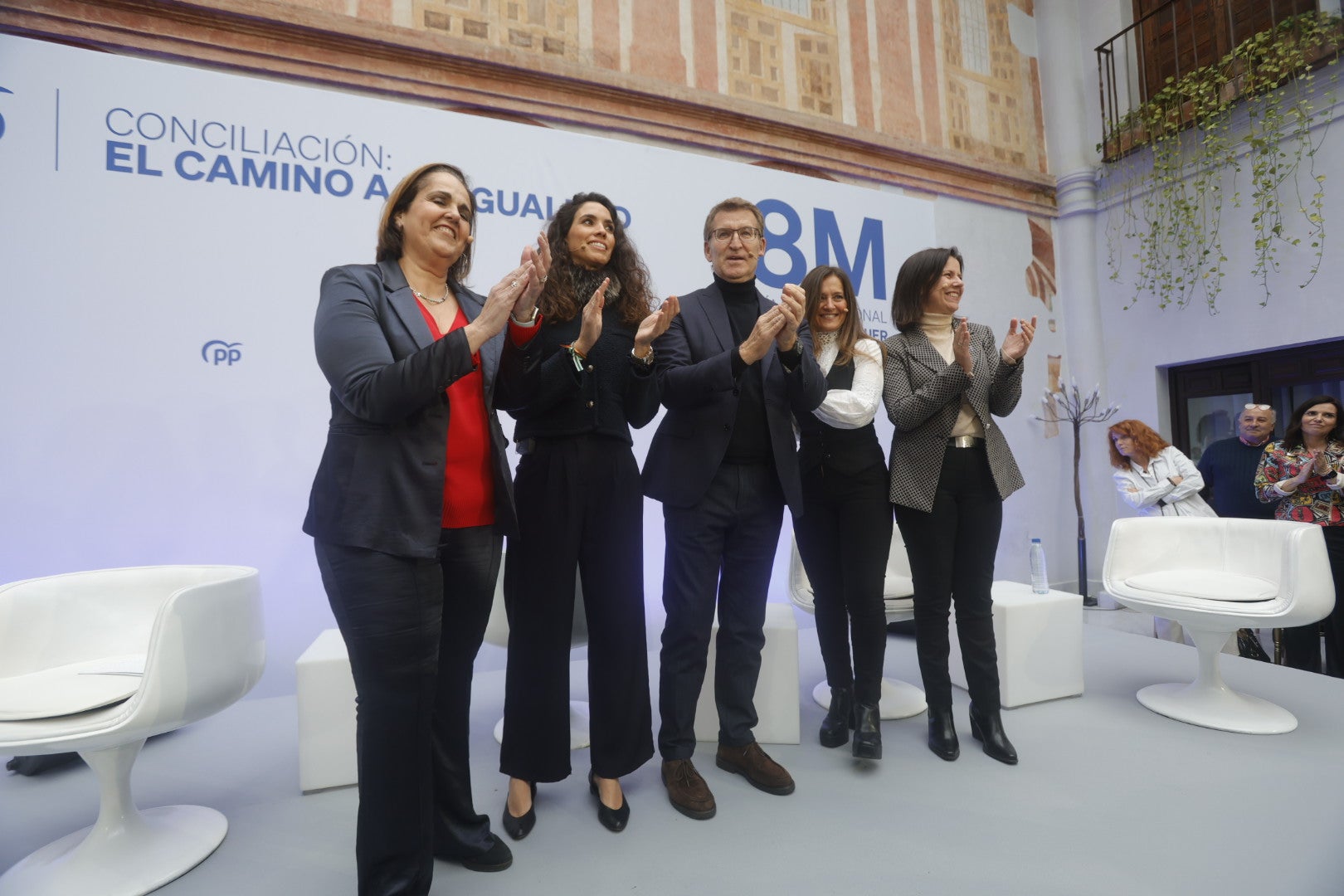 Fotos: el acto de Feijóo y el PP en Córdoba por el Día de la Mujer