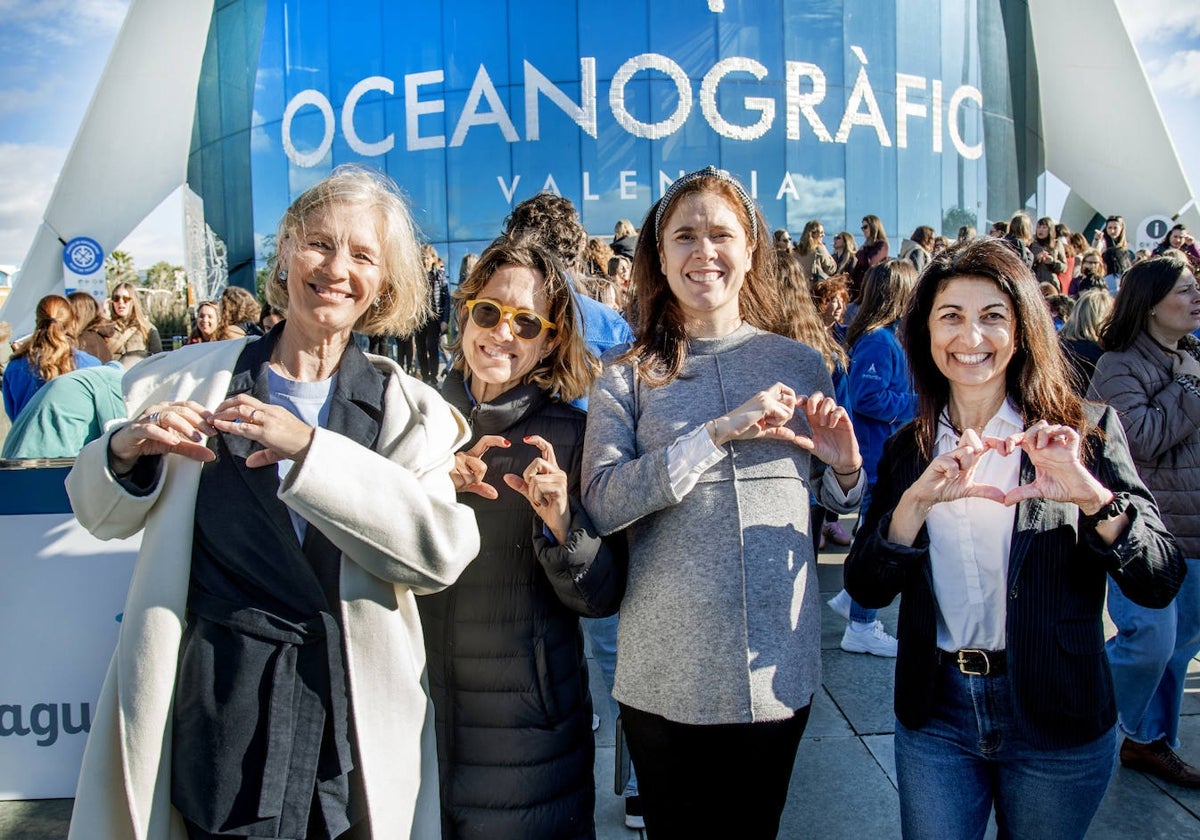 Imagen de Kadia Garcia, CEO del Oceanografic, Nuria Romeral directora de Comunicación GO, Marta Calabuig consejera de AVANQUA y Mar Arandiga responsable de Igualdad de GO, durante el encuentro