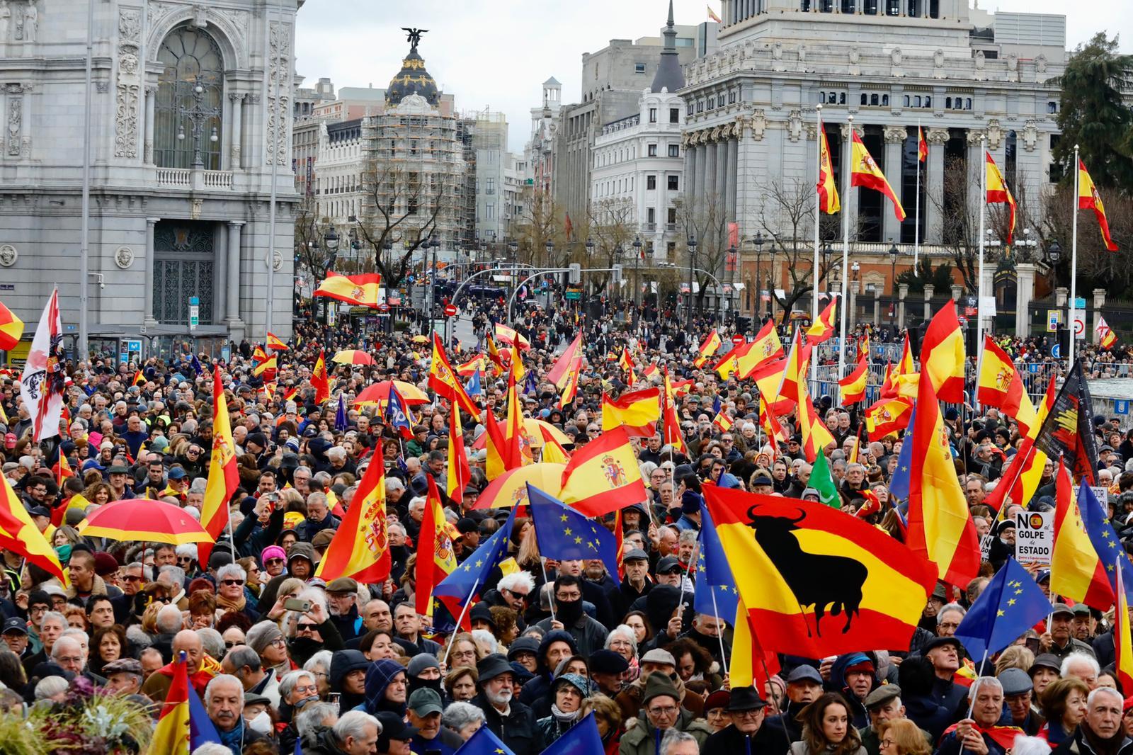 La manifestación 9-M en contra de la ley de amnistía celebrada en Cibeles, en imágenes