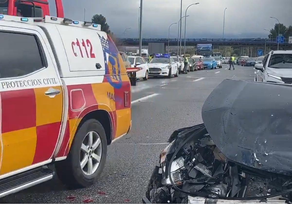 Colisión múltiple en la A3 a la altura de Rivas con más de 30 vehículos, algunos con daños importantes