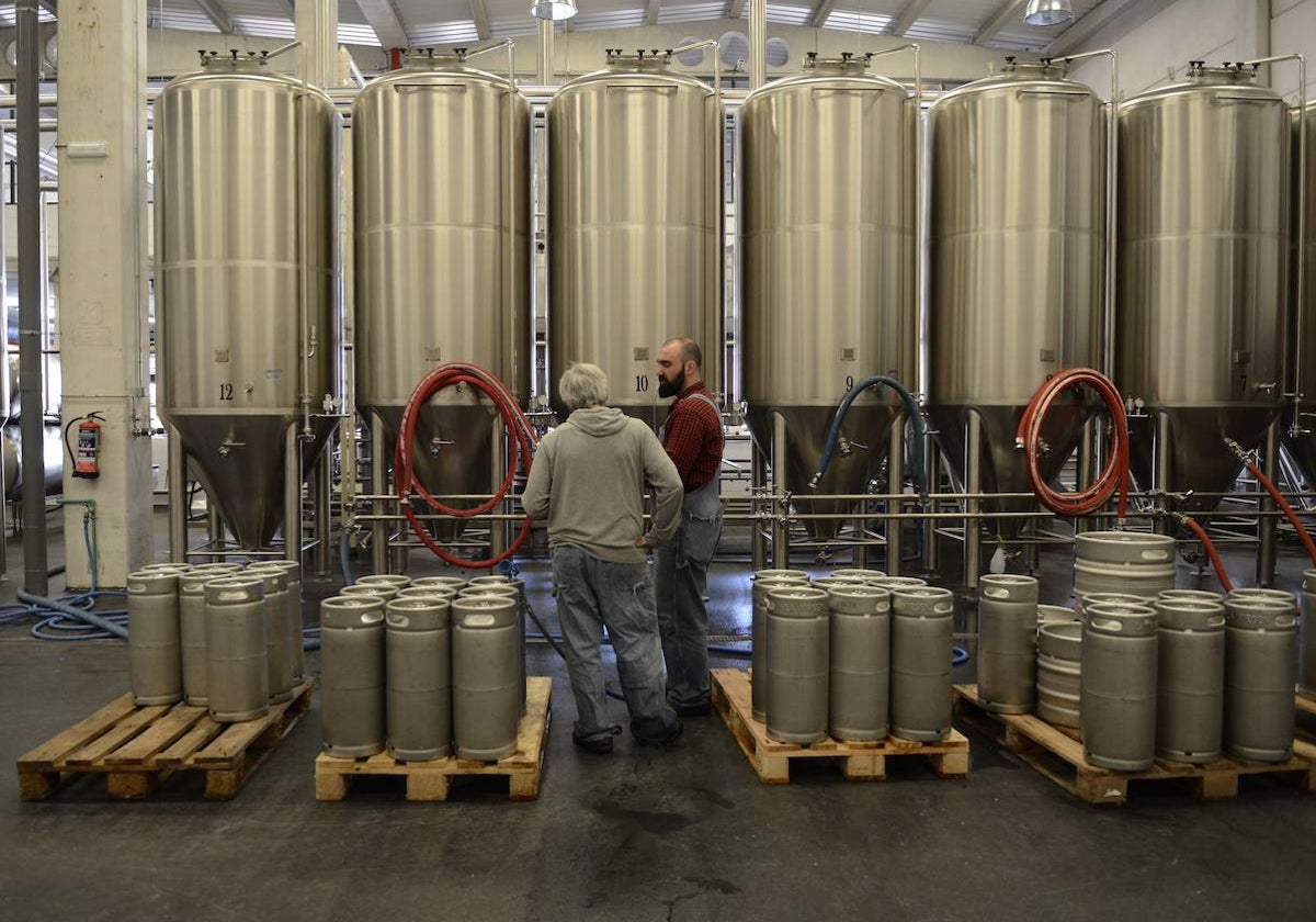 Interior de la fábrica de cervezas La Virgen, en el polígono Európolis de Las Rozas