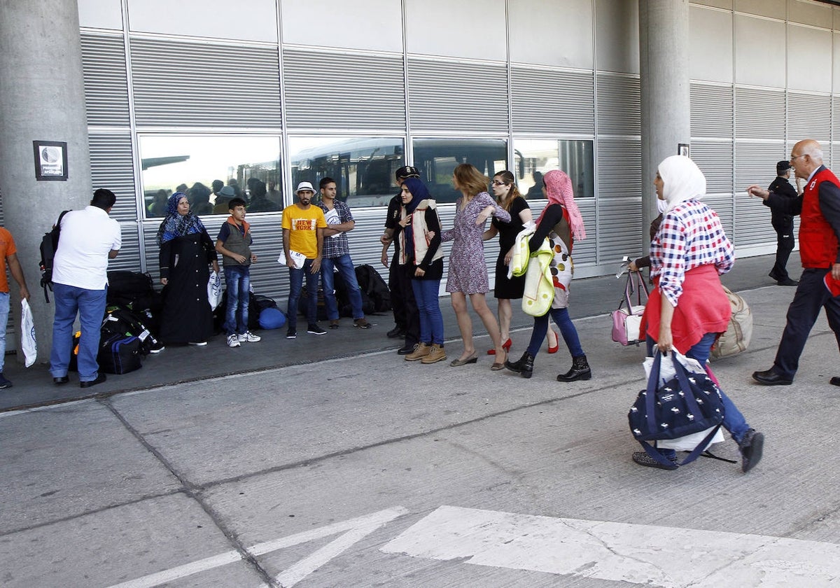 Solicitantes de asilo, en el aeropuerto de Madrid, en una imagen de archivo