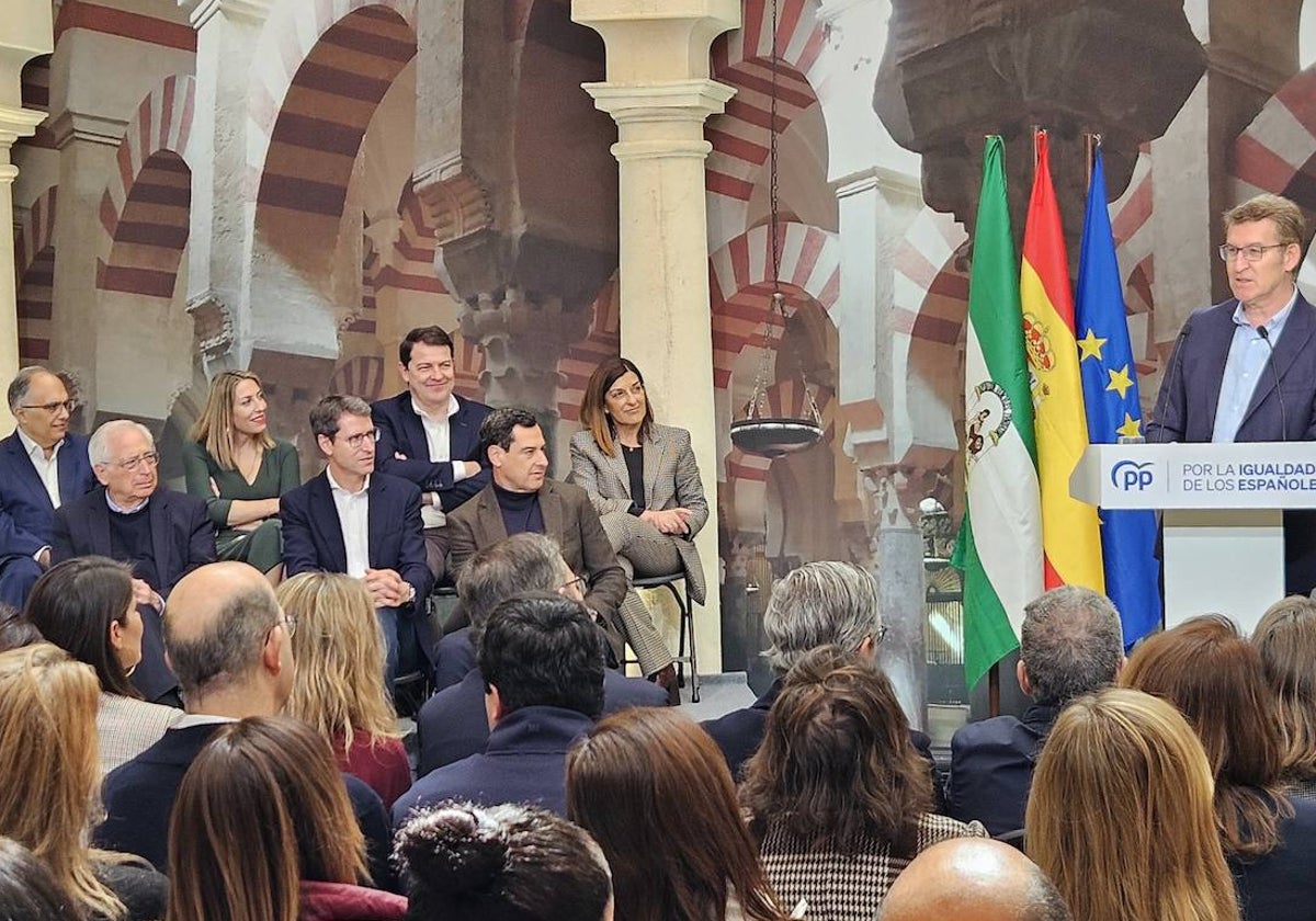 Feijóo interviene durante el encuentro de los populares en Córdoba