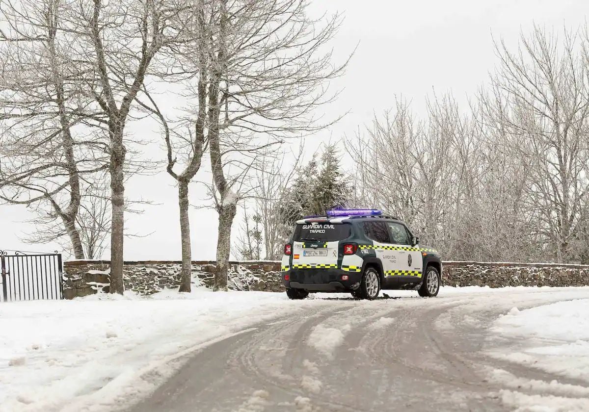 Rescatadas siete personas, tres de ellas menores, que estaban bloqueados por los ventisqueros en una carretera de Soria