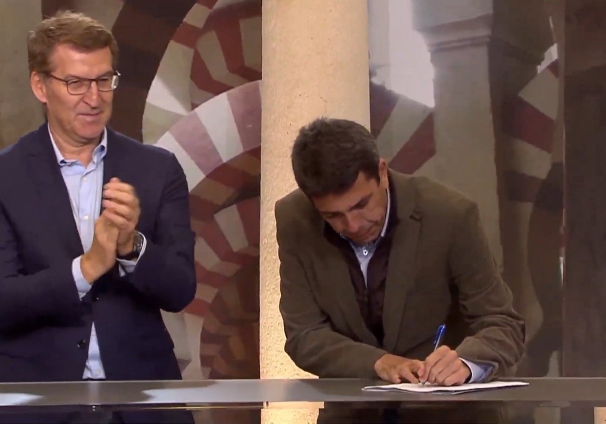 El presidente de la Generalitat Valenciana y líder del PPCV, Carlos Mazón, firma la Declaración de Córdoba