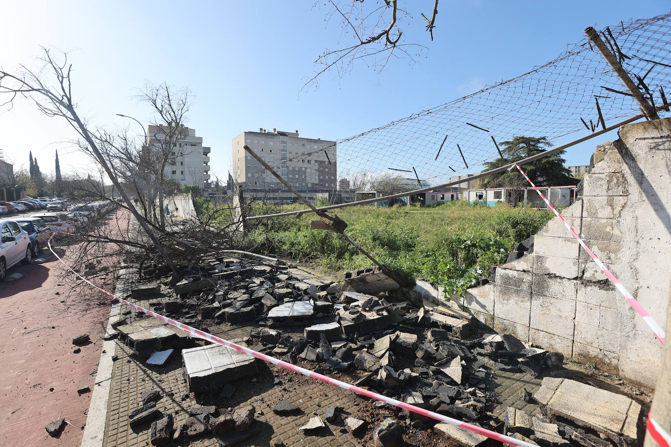 Fotos: operarios intentan recomponer el paisaje urbano de Córdoba tras el tornado