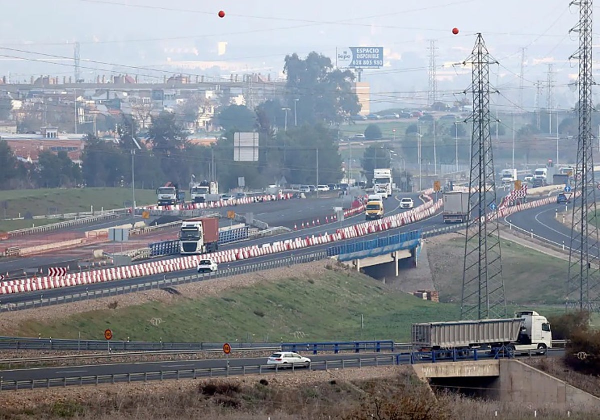 Trabajos de reparación de los daños en el puente de la Ronda Sur