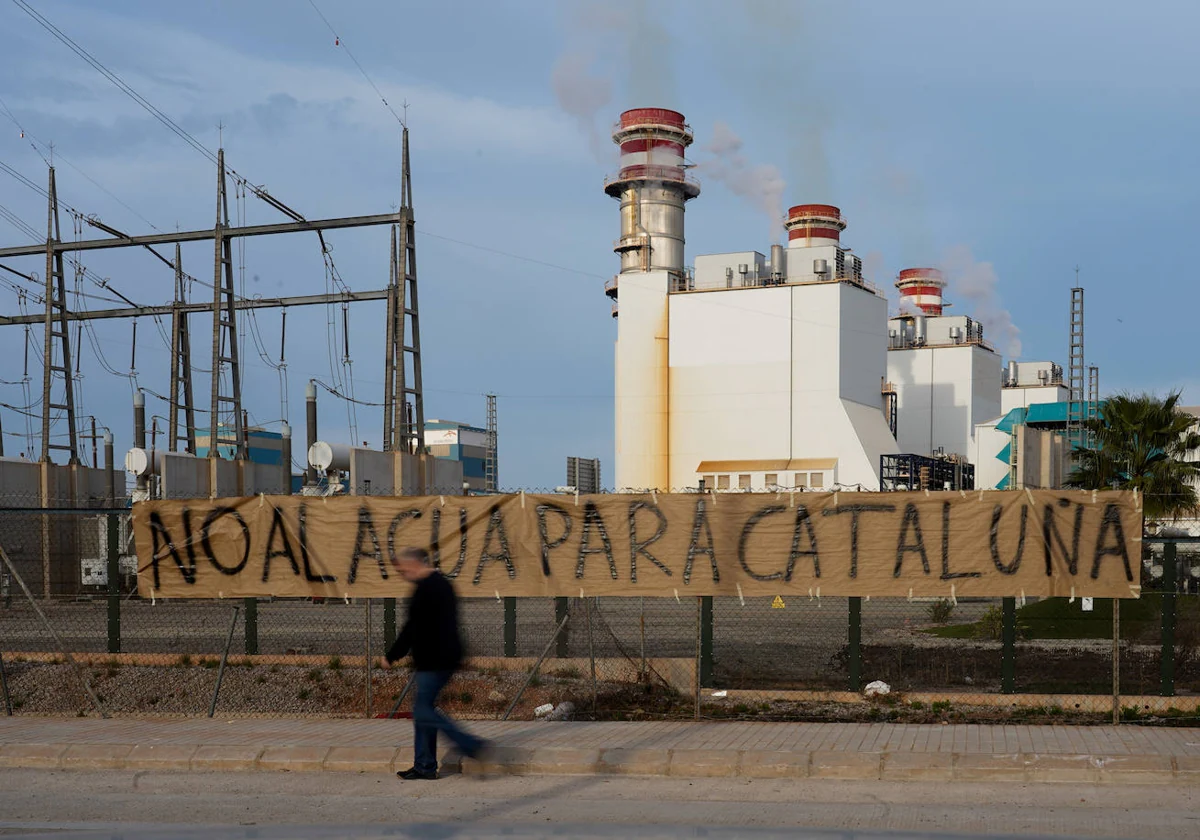 Imagen de la desaladora de Sagunto