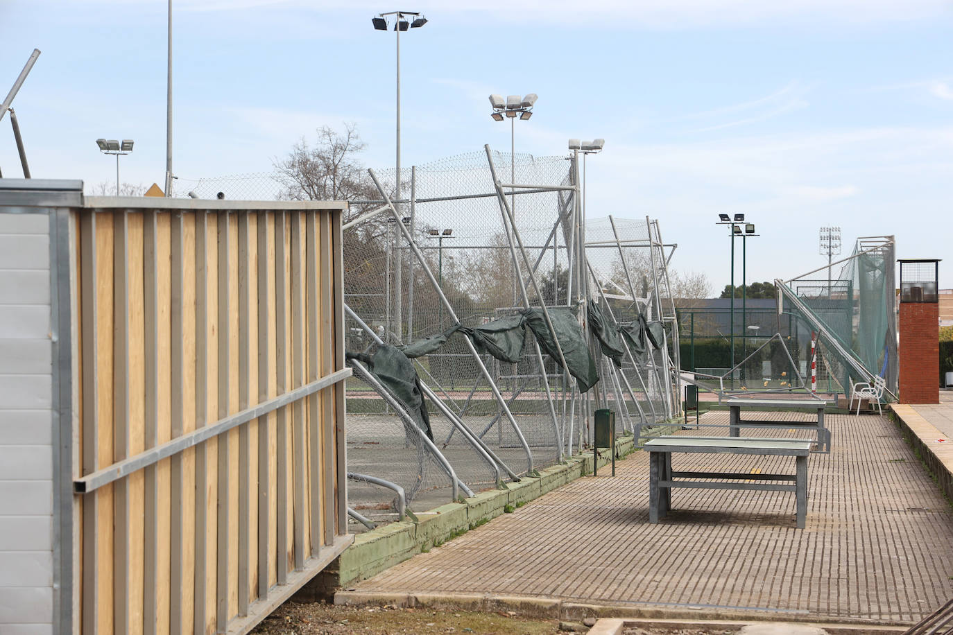 Fotos: en imágenes, los destrozos del tornado en las instalaciones de Ucodeporte en Córdoba