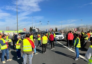 Corte de tráfico en Granada durante la protesta del pasado 6 de febrero