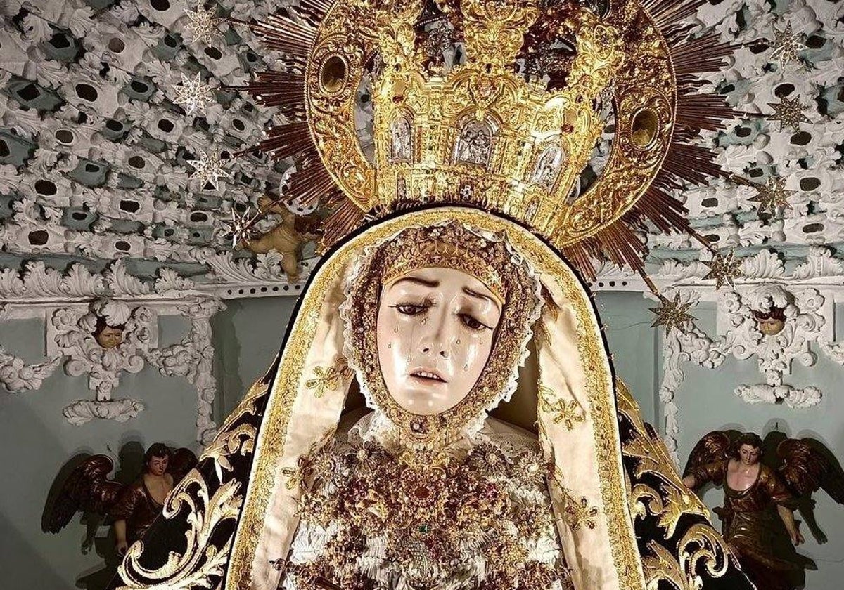 La Virgen de los Dolores, dispuesta para el septenario, en su santuario