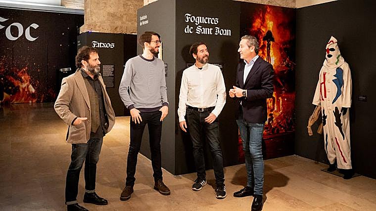 Imagen de la inauguración de la muestra en el Centro del Carmen