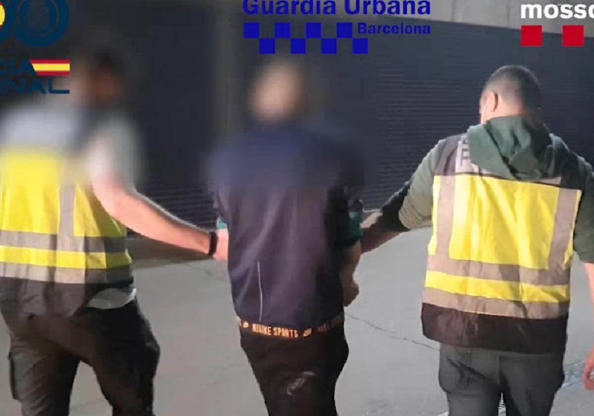 Imagen de una de las detenciones de la operación