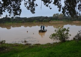 La Guardia Civil analiza de nuevo en Cerro Muriano la maniobra del lago en la que murieron dos militares