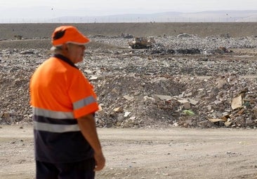 Los ayuntamientos piden a la Junta recuperar para inversión los 107 millones que recaudan con la tasa de vertederos
