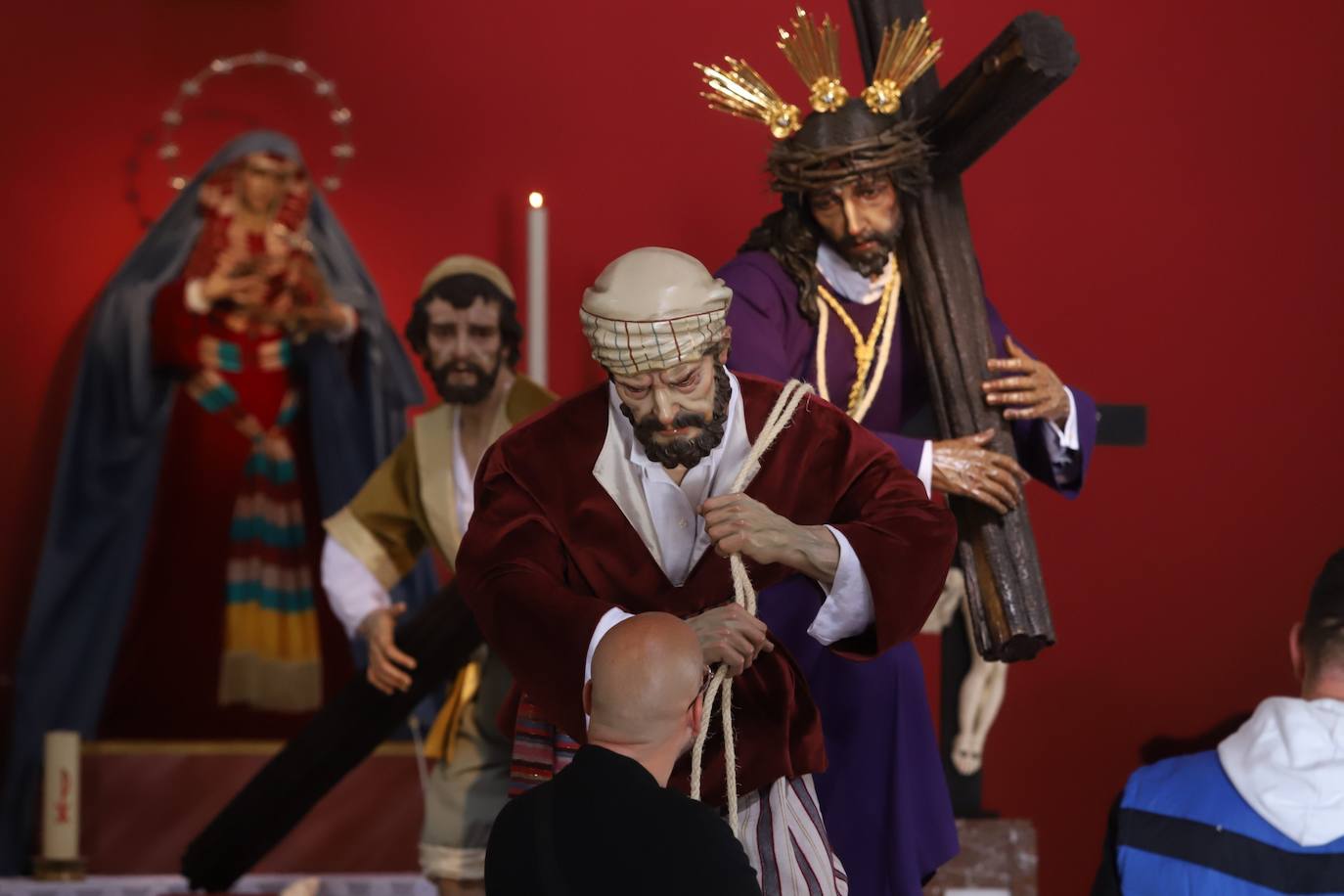 Fotos: Las Tres Caídas cobra vida en Córdoba con el Cirineo y un sayón