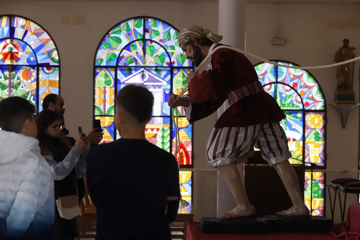 Fotos: Las Tres Caídas cobra vida en Córdoba con el Cirineo y un sayón