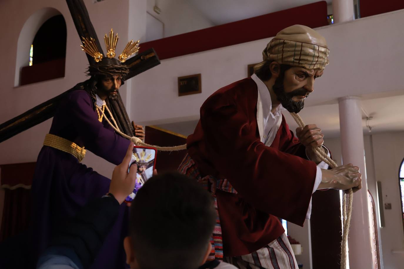 Fotos: Las Tres Caídas cobra vida en Córdoba con el Cirineo y un sayón