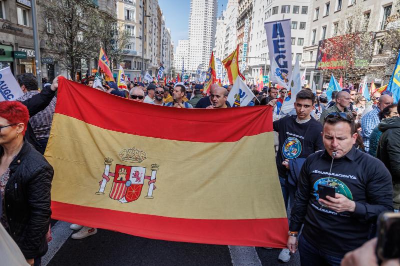 La manifestación de policías y guardias civiles en Madrid este sábado, en imágenes