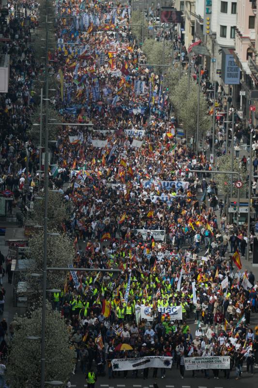 La manifestación de policías y guardias civiles en Madrid este sábado, en imágenes