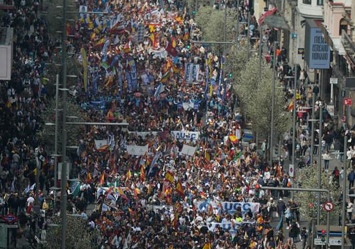 Miles de policías y guardias civiles marchan por las calles de Madrid este sábado al grito de "¡Marlaska dimisión!"