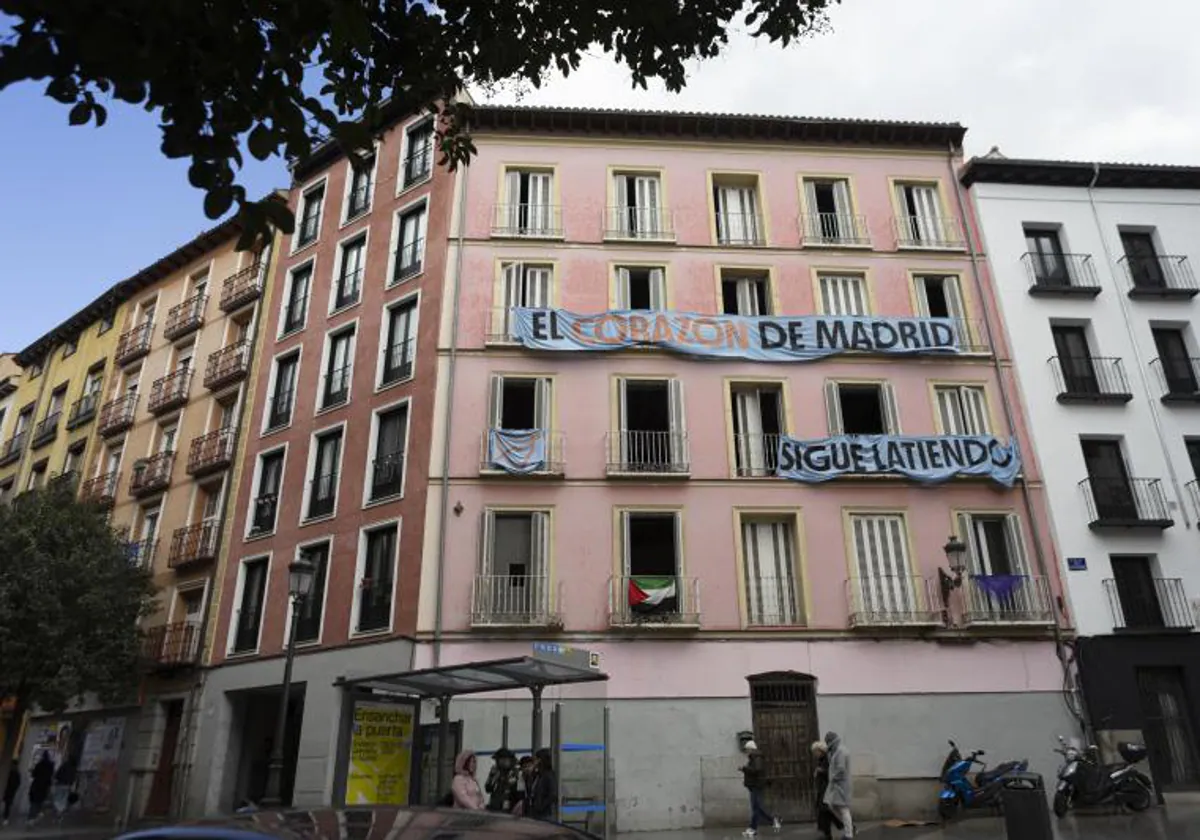 El edificio en la calle Bastero,1 por los ecologistas radicales de Extinction Rebelion