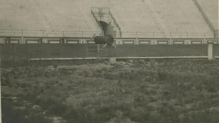 Sembrado sobre la arena de la plaza de toros de Las Ventas, en 1937