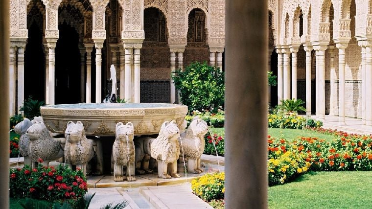 El Patio de los Leones de la Alhambra de Riad incluye un jardín de crucero