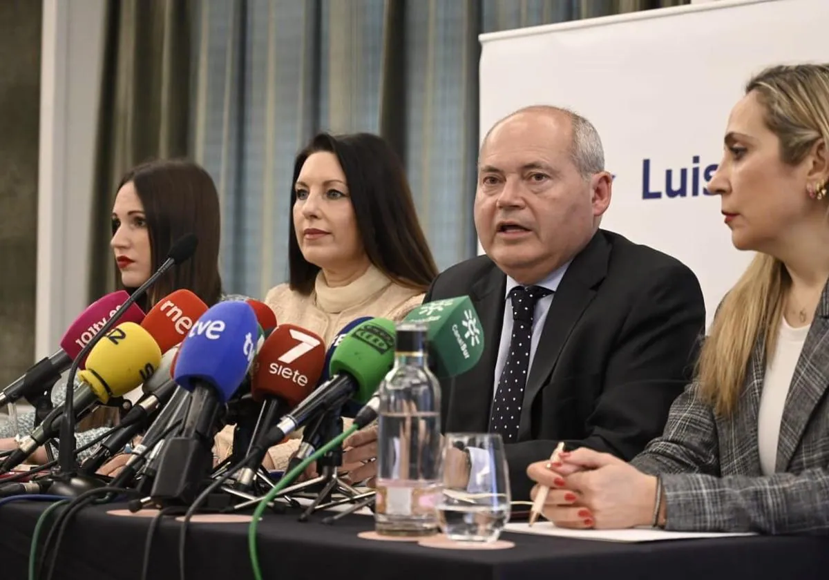 El abogado Luis Romero, en la rueda de prensa de este lunes